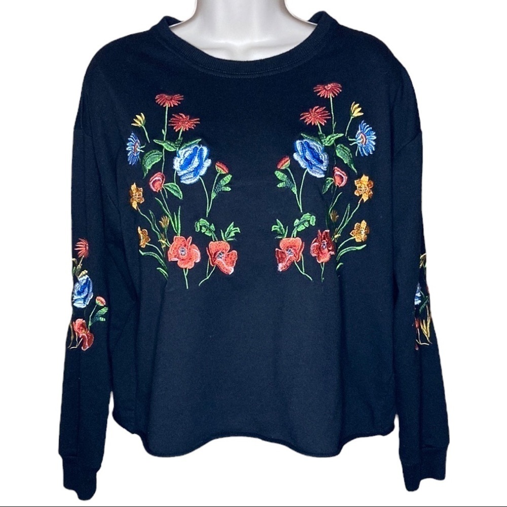 Bleuh Ciel | Black Fleece Sweatshirt Flower Embroidery L